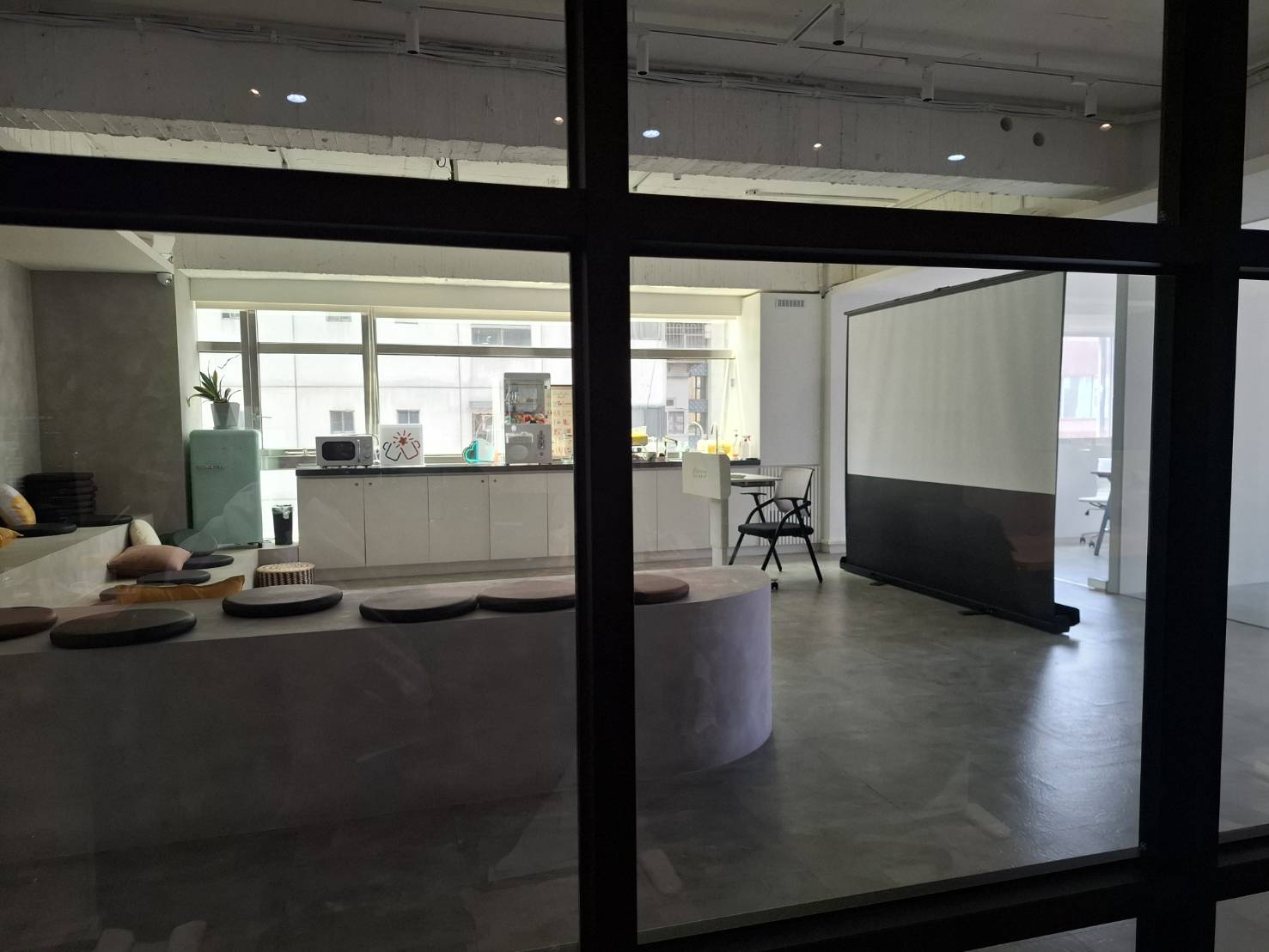 留學共享空間的諮詢室環境